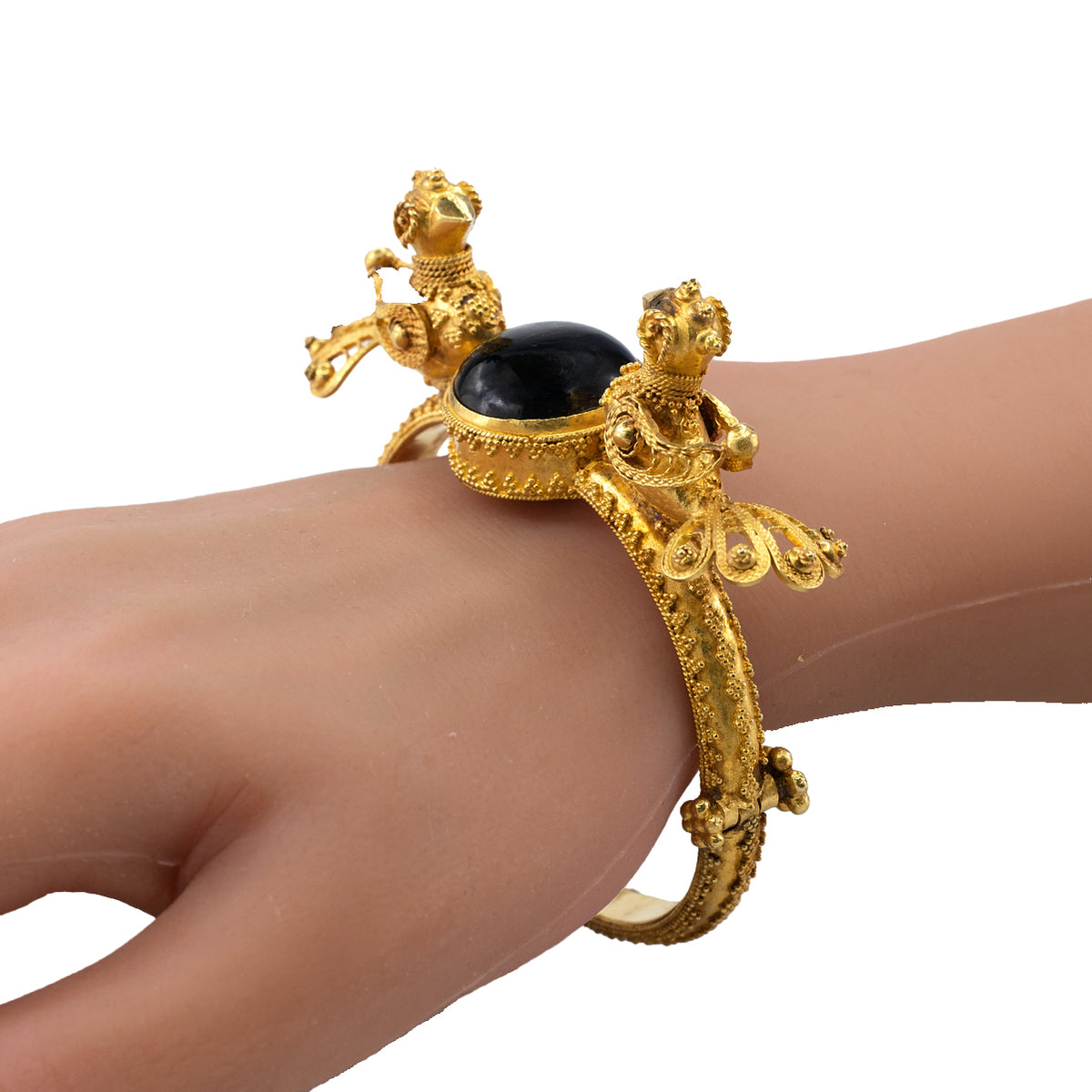 18K Yellow Gold Carved Bird and Black Star Sapphire Bangle Bracelet