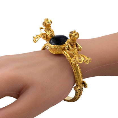 18K Yellow Gold Carved Bird and Black Star Sapphire Bangle Bracelet
